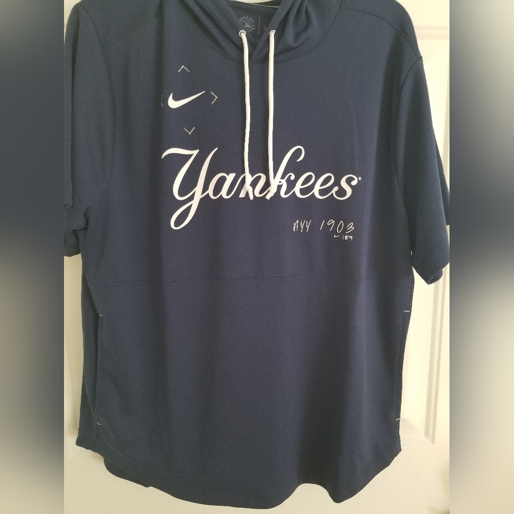 Womens size L Nike New York Yankees baseball shirt